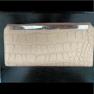 Guess wallet